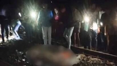 major accident in Jharkhand, the train crushed passengers, 12 people died Train Accident: ரயில் பெட்டியில் திடீரென வந்த புகை... தப்பிக்க நினைத்த 12 பேர் மற்றொரு ரயில் மோதி பலி?
