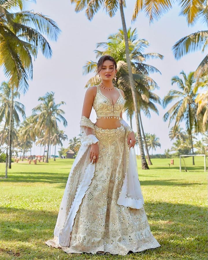 హిందీలో జిద్ సినిమాతో కెరీర్ను ప్రారంభించింది. ఈ భామ. తెలుగులో రన్ రాజా రన్ సినిమాతో హీరోయిన్గా ఎంట్రీ ఇచ్చింది. ఈ సినిమాతో తెలుగులో మంచి గుర్తింపు తెచ్చుకుంది. (Images Source : Instagram/iamseeratkapoor)