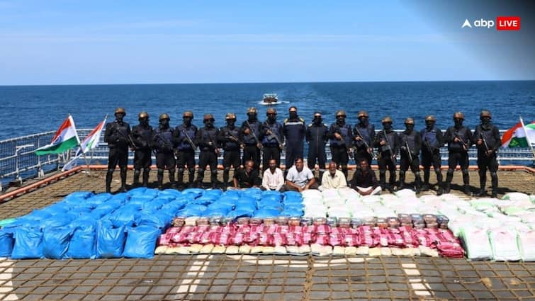 Indian Navy NCB joint operation Sagar Manthan seized 3300 kg drugs from suspicious ship off Gujarat coast  Operation Sagar Manthan: NCB ने धरी अब तक की सबसे बड़ी ड्रग्स की खेप, 3300 Kg Drugs बरामद; PAK से भी जुड़े तार!
