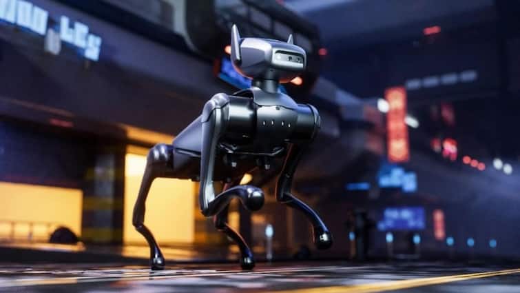 technology news mwc 2024 tecno unveiled dynamic 1 robot dog know features and more details marathi news Tecno ने लॉन्च केला Robot Dog; कॅमेरा आणि दुर्बिणीसह पेट डॉगप्रमाणे तुमची सगळी कामं करणार; कसा दिसतो पाहाच