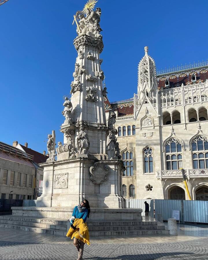 இந்த புகைப்படங்கள் லைக்ஸ்களை அள்ளி வருகிறது.