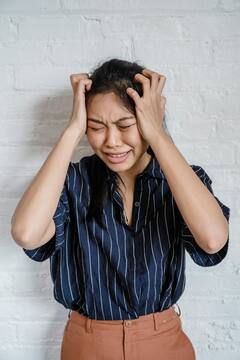 Migraine : मायग्रेन ची ' ही ' लक्षणे वेळीच ओळखा ?