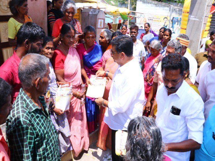 இல்லந்தோறும் ஸ்டாலினின் குரல்: வீடு வீடாக சென்று துண்டறிக்கை வழங்கிய அமைச்சர் பிடிஆர்