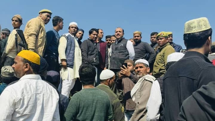 समाजवादी पार्टी डॉ. बर्क को सपा संभल सीट से आगामी लोकसभा चुनाव के लिए उम्मीदवार घोषित कर चुकी थी.