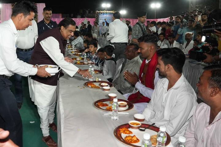 अनंत अंबानी आणि राधिका मर्चेंट प्री-वेडिंग पर्यंत 51,000 लोकांना अन्नसेवा देणार आहेत.