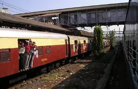 ਜੇਕਰ ਤੁਹਾਡੀ ਯਾਤਰਾ ਦੁਪਹਿਰ ਜਾਂ ਸ਼ਾਮ ਨੂੰ ਸ਼ੁਰੂ ਹੋਈ ਹੈ, ਤਾਂ TTE 10 ਵਜੇ ਤੋਂ ਬਾਅਦ ਟਿਕਟ ਚੈਕਿੰਗ ਦੇ ਨਾਮ 'ਤੇ ਕਿਸੇ ਨੂੰ ਪਰੇਸ਼ਾਨ ਨਹੀਂ ਕਰ ਸਕਦਾ ਹੈ।