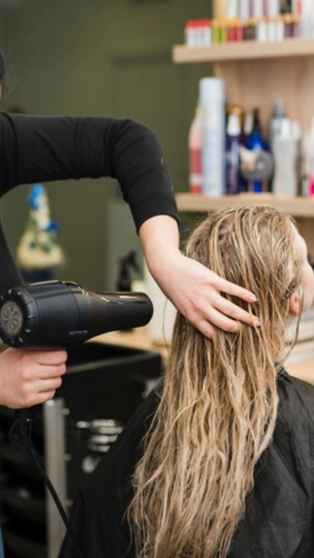 हेयर स्टाइलिस्ट का काम सिर्फ हेयर कटिंग