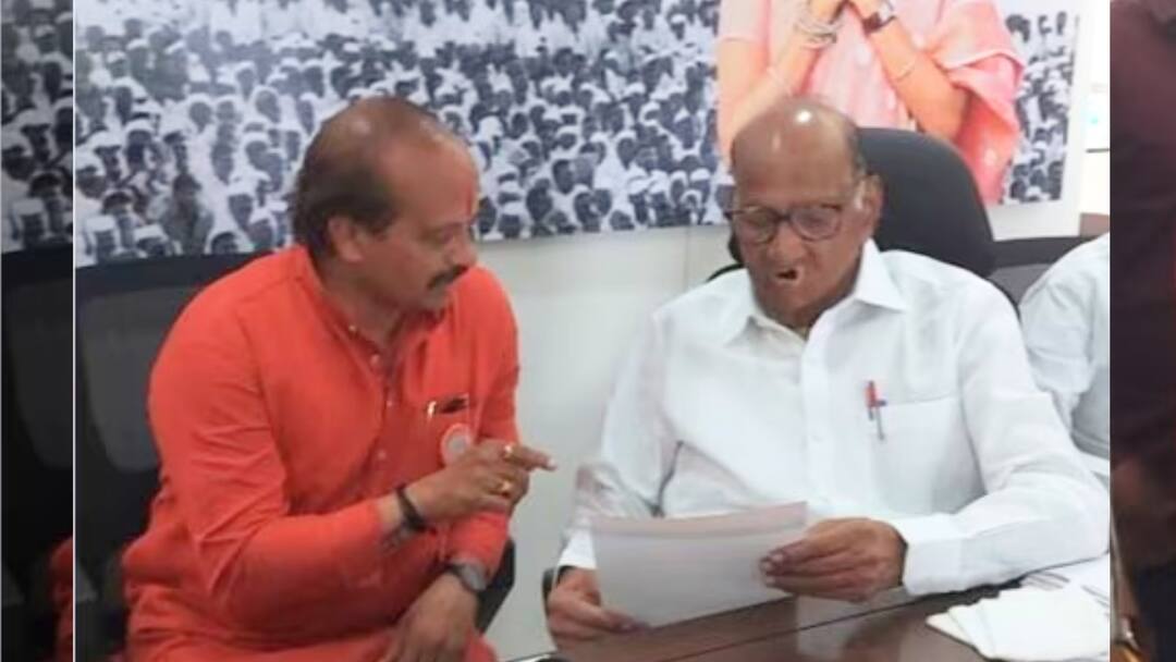 mns leader vasant more meets sharad pawar at pune baramati Loksabha Vasant More : वसंत मोरेंनी शरद पवारांची भेट का घेतली?, कारण आलं समोर...
