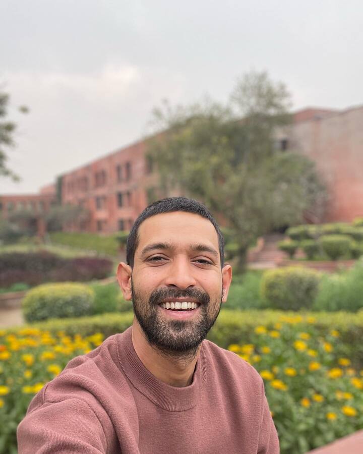 या घटनेनंतर गुजरातमध्ये भीषण दंगल उसळली होती. गुजरातचे तत्कालीन मुख्यमंत्री नरेंद्र मोदी यांच्यावरही गंभीर आरोप करण्यात आले होते. साबरमती एक्स्प्रेसला लावण्यात आलेल्या आगीच्या प्रकरणी दोन चौकशी आयोग नेमण्यात आले होते. (photo:vikrantmassey/ig)