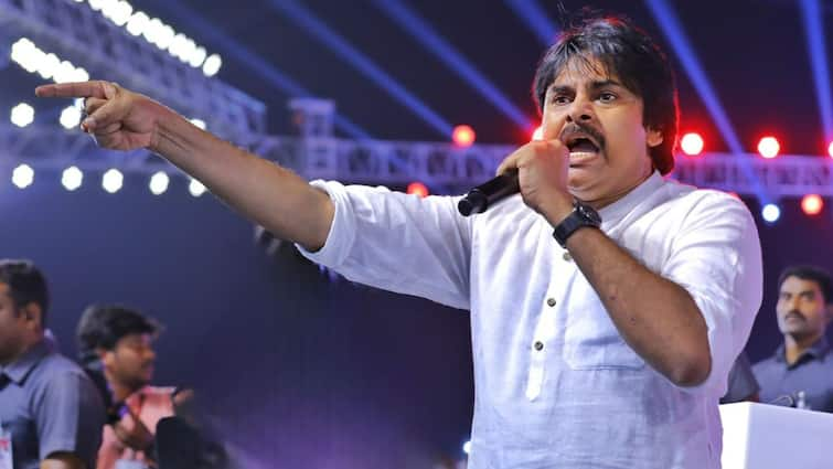 janasena chief pawan kalyan react on seat sharing in tdp janasena jenda meeting at tadepalligudeam జగన్‌ను అదః పాతాళానికి తొక్కుతాం, సలహాలు ఇచ్చే వాళ్లు వద్దు- యుద్ధం చేసే వాళ్లే నాతో రండి: పవన్