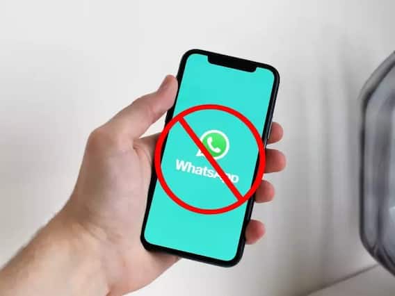 Technology News : सावधान! तुमचं Whatsapp अकाऊंट होऊ शकतं बंद; आजपासूनच 'ही' 8 कामं करणं थांबवा