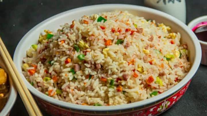 ভাতে রয়েছে ভিটামিন। যেমন ভিটামিন B, যা সামগ্রিকভাবে শরীরের জন্য প্রয়োজনীয়।