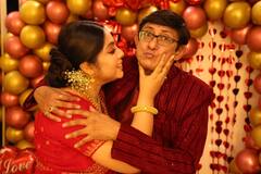 Kanchan-Sreemoyee: বাঙালি মেনুতে এলাহি আইবুড়োভাতের আয়োজন, শ্রীময়ীকে নিজের হাতে খাইয়ে দিলেন কাঞ্চন