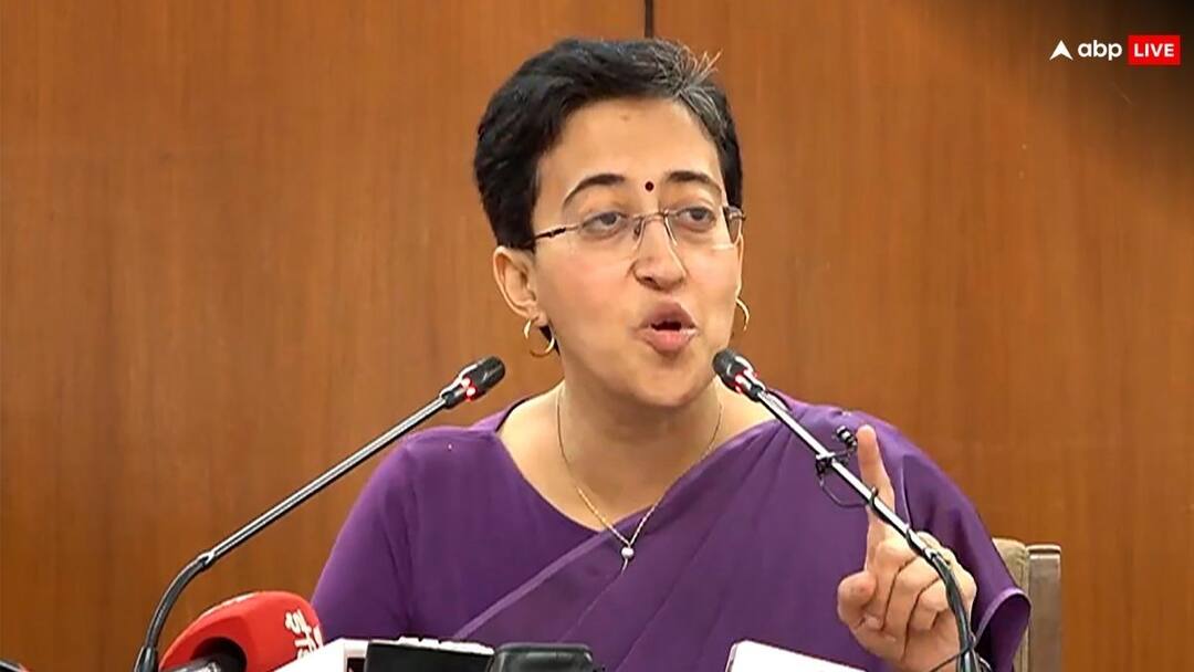 Rat Miner House Demolished in Delhi Khajoori Khas during DDA drive AAP leader Atishi demanded PM Awas Yojana house for him DDA Demolition Drive: केंद्र सरकार ने तोड़ा रैट होल माइनर का घर तो अब पीएम आवास योजना के तहत दे मकान, AAP ने यूं बोला हमला