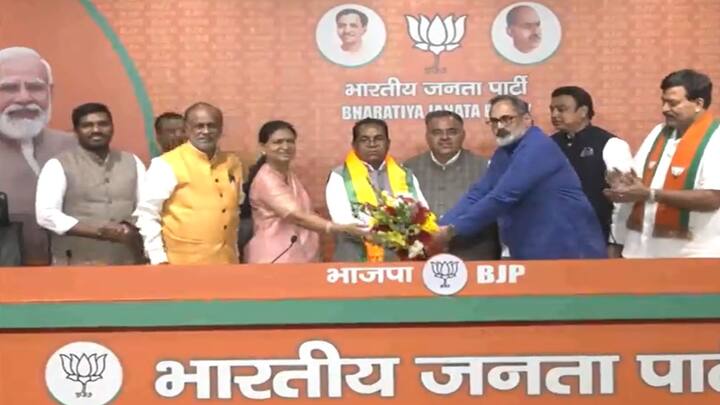Nagar kurnool BRS MP Ramulu joined BJP in delhi before top leaders Nagar Kurnool MP: ఎన్నికల ముందు కేసీఆర్‌కు ఝలక్! బీజేపీలో చేరిన బీఆర్ఎస్ ఎంపీ