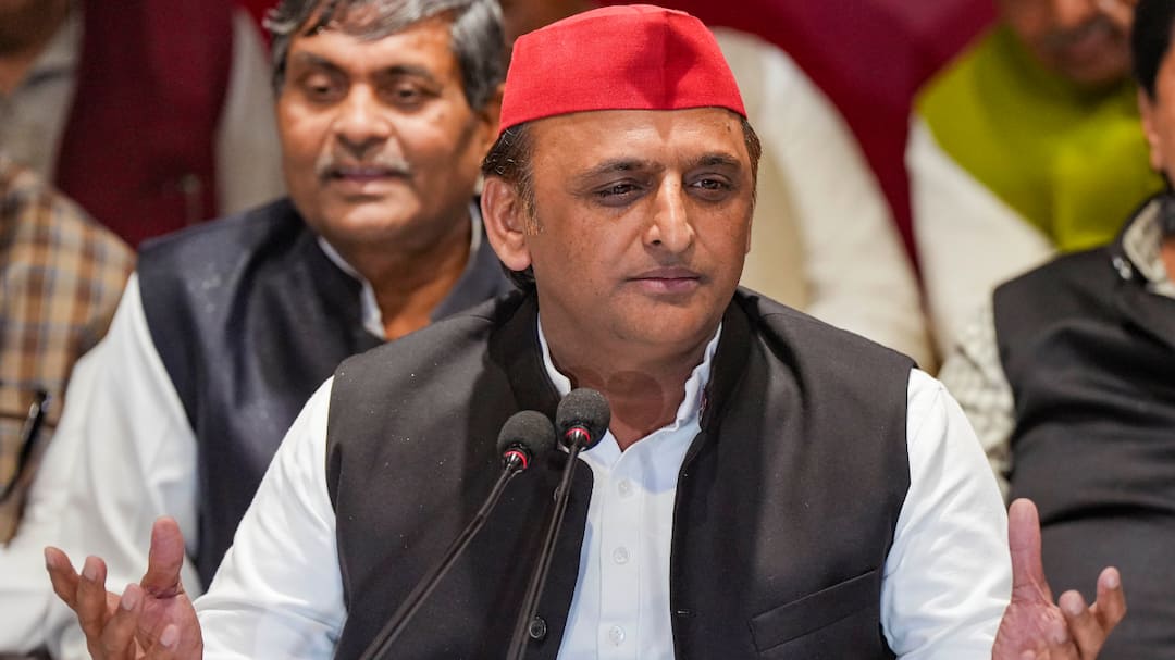 UP News: यूपी में पुलिस भर्ती के बाद 12वीं का पेपर भी लीक, अखिलेश यादव ने योगी सरकार पर उठाए सवाल SP Chief Akhilesh Yadav Attack on Yogi Government for UP Board 12th Class Exam Paper Leak ANN UP News: यूपी में पुलिस भर्ती के बाद 12वीं का पेपर भी लीक, अखिलेश यादव ने योगी सरकार पर उठाए सवाल