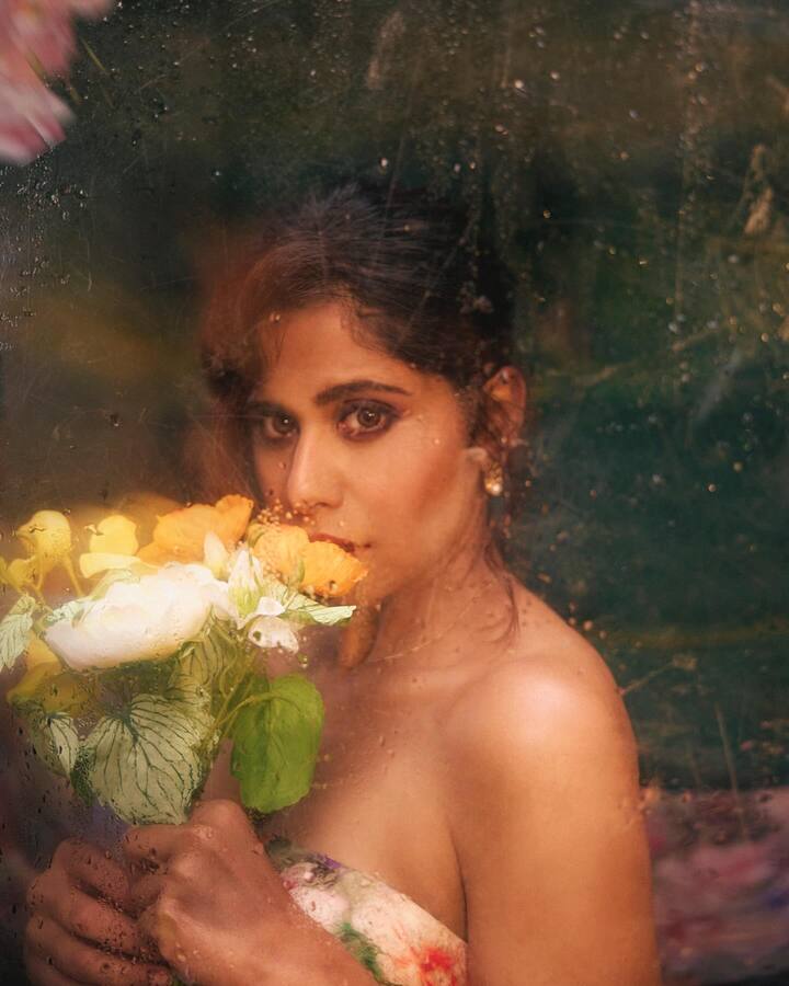 स्किटमध्ये सईकडे पाहूनही अनेकदा विनोदी पंचेस् असतात. (photo:saietamhankar/ig)