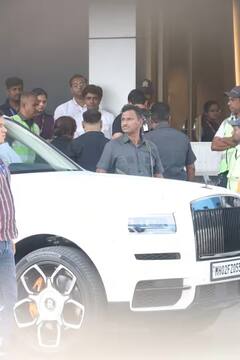 Shah Rukh Khan: ਫੈਮਿਲੀ ਨਾਲ ਜਾਮਨਗਰ ਪਹੁੰਚੇ ਸ਼ਾਹਰੁਖ ਖਾਨ, ਪਰਿਵਾਰ ਨਾਲ ਏਅਰਪੋਰਟ 'ਤੇ ਨਜ਼ਰ ਆਏ ਕਿੰਗ ਖਾਨ, ਦੇਖੋ ਤਸਵੀਰਾਂ