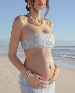 Alanna Pandey એ કરાવ્યું મેટરનિટી ફોટોશૂટ, બીચ પર ફ્લોન્ટ કર્યો બેબી બંપ