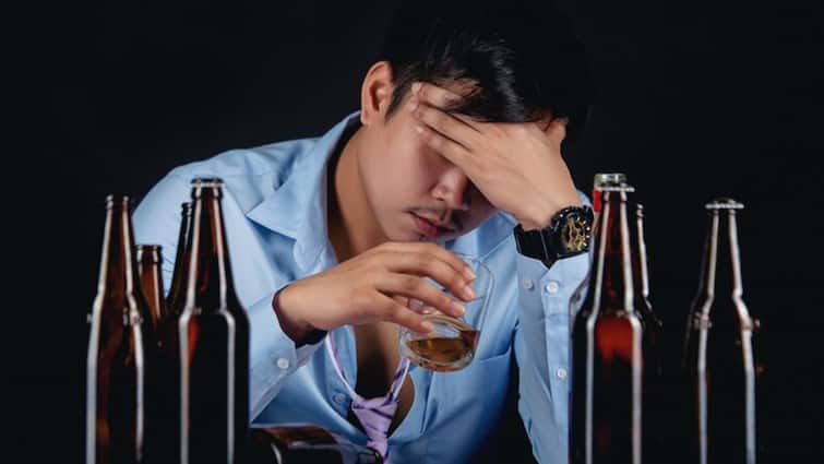 Why does vomiting occur when there is excessive alcohol intoxication शराब का नशा ज्यादा होने पर उल्टी क्यों आती है?