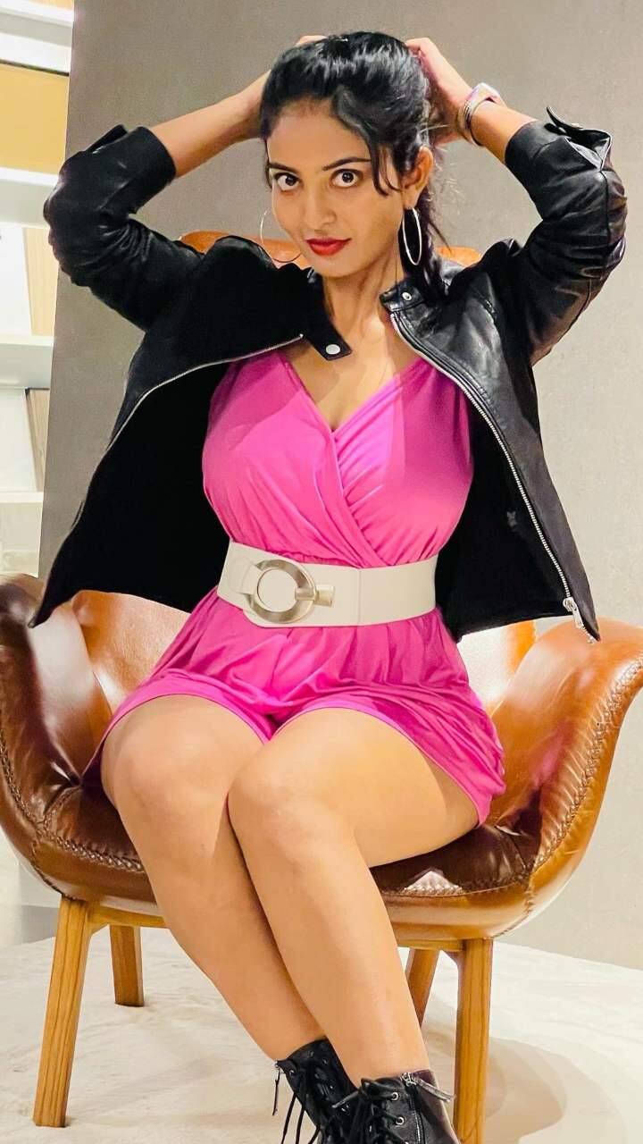 తొలి సినిమాతోనే అందం, అభినయంతో ఆకట్టుకుంది. Photo Credit: Ananya nagalla/Instagram