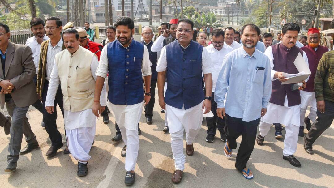 CAA लागू होने पर UOFA ने दी असम बंद की चेतावनी, डीजीपी बोले- आंदोलनकारियों से वसूला जाएगा नुकसान का पैसा Assam oppn urges UOFA statewide shutdown after caa implementation dgp said recovery from protester CAA लागू होने पर UOFA ने दी असम बंद की चेतावनी, डीजीपी बोले- आंदोलनकारियों से वसूला जाएगा नुकसान का पैसा