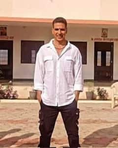 उदयपुर के स्कूल में बच्चों के साथ पूजा करते दिखे अक्षय कुमार...गर्ल्स हॉस्टल के लिए दान किए 1 करोड़ रुपए, सामने आईं तस्वीरें