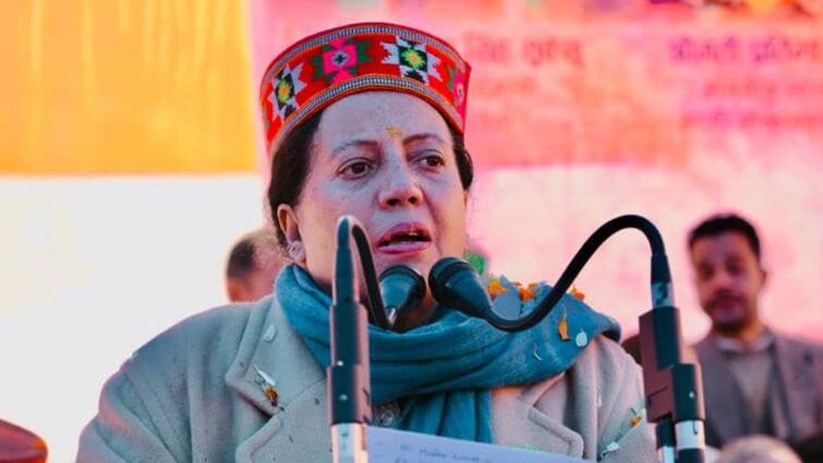 Pratibha Singh claim on making Kangana Ranaut BJP candidate from Mandi Himachal Pradesh Lok Sabha Election 2024 'अचानक कंगना रनौत का नाम आने से...', प्रतिभा सिंह ने BJP पर किया बड़ा दावा
