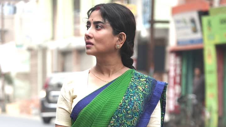এমনই বিভিন্ন সমস্যার মধ্যে দিয়ে বিশ্বকর্মা এক অদ্ভূত পরিস্থিতির সম্মুখীন হতে হয়। জীবনের কোন পরিস্থিতিতে গিয়ে কঠিন এক সিদ্ধান্ত নিতে হয় এই ফটোগ্রাফারকে? সেই পরিস্থিতির গল্পই বলবে নতুন ছবি 'নেগেটিভ'।