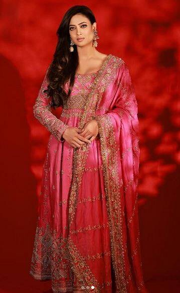 ਸ਼ਵੇਤਾ ਤਿਵਾਰੀ ਨੇ ਗੁਲਾਬੀ ਅਨਾਰਕਲੀ ਸੂਟ 'ਚ ਮਚਾਈ ਤਬਾਹੀ