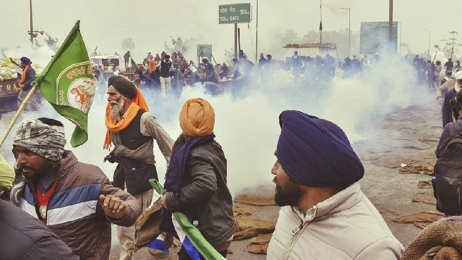 Farmers Protest: ਪ੍ਰਦਰਸ਼ਨਕਾਰੀ ਕਿਸਾਨਾਂ ਦੇ ਪਾਸਪੋਰਟ ਵੀਜ਼ਾ ਰੱਦ ਕਰਵਾਉਣ ਦੀ ਤਿਅਰੀ 'ਚ ਹਰਿਆਣਾ ਪੁਲਿਸ, ਫੋਟੋਆਂ ਰਾਹੀਂ ਸ਼ਨਾਖਤ ਸ਼ੁਰੂ