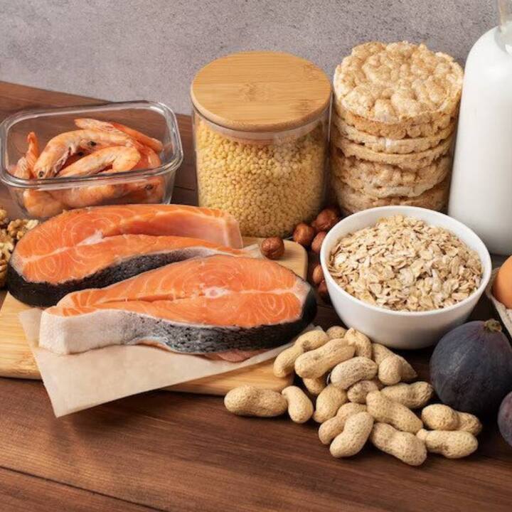 ਦਾੜ੍ਹੀ ਦੇ ਵਾਧੇ ਲਈ ਭੋਜਨ ਦਾ ਵੀ ਵਿਸ਼ੇਸ਼ ਧਿਆਨ ਰੱਖਣਾ ਪੈਂਦਾ ਹੈ। ਇਸ ਤੋਂ ਇਲਾਵਾ ਪ੍ਰੋਟੀਨ ਦੀ ਕਮੀ ਵੀ ਵਿਕਾਸ ਵਿਚ ਰੁਕਾਵਟ ਪਾਉਂਦੀ ਹੈ। ਤੁਹਾਨੂੰ ਆਪਣੀ ਖੁਰਾਕ ਵਿੱਚ ਪ੍ਰੋਟੀਨ ਵਿੱਚ ਮੱਛੀ, ਦਾਲਾਂ, ਅੰਡੇ, ਮੀਟ ਨੂੰ ਸ਼ਾਮਲ ਕਰਨਾ ਚਾਹੀਦਾ ਹੈ। ਓਮੇਗਾ-3 ਵੀ ਸ਼ਾਮਿਲ ਹੈ। ਇਹ ਵਾਲਾਂ ਦੀਆਂ ਜੜ੍ਹਾਂ ਨੂੰ ਮਜ਼ਬੂਤ ਕਰਦਾ ਹੈ