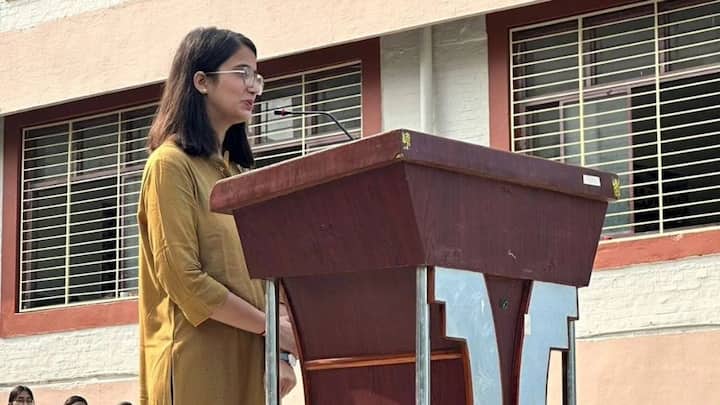 ২০২১ সালে স্নাতক উত্তীর্ণ হওয়ার পরেই UPSC পরীক্ষার জন্য প্রস্তুতি নিতে শুরু করেন লাঘিমা তিওয়ারি। ছবি- লাঘিমা তিওয়ারির ইনস্টাগ্রাম