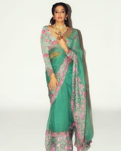 Priyamani Photos: ట్రాన్స్ఫరెంట్‌ శారీలో ప్రియమణి