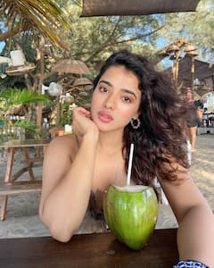 Ketika Sharma: హాట్​నెస్​తో చంపేస్తున్న కేతిక శర్మ.. ఎంతైనా 'రొమాంటిక్ హీరోయిన్​ కదా