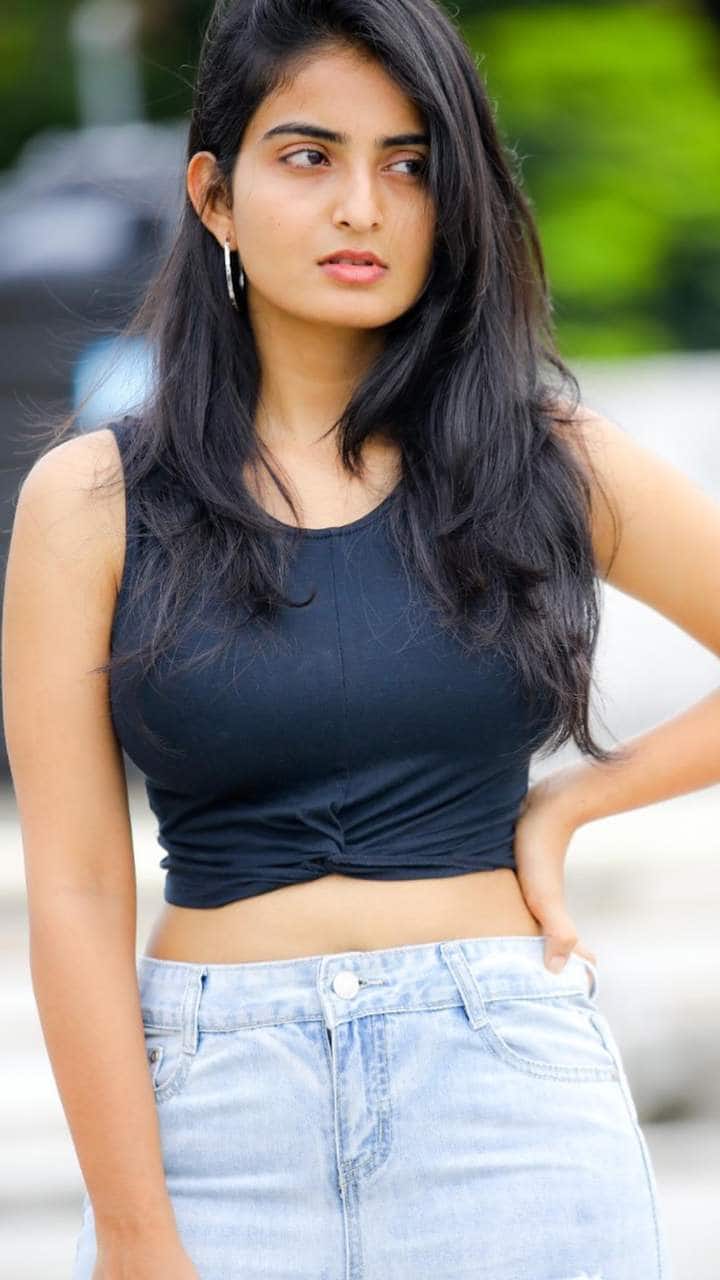 ప్రస్తుతం వరుస సినిమాలతో ఫుల్ బిజీగా ఉంది. Photo Credit: Ananya nagalla/Instagram