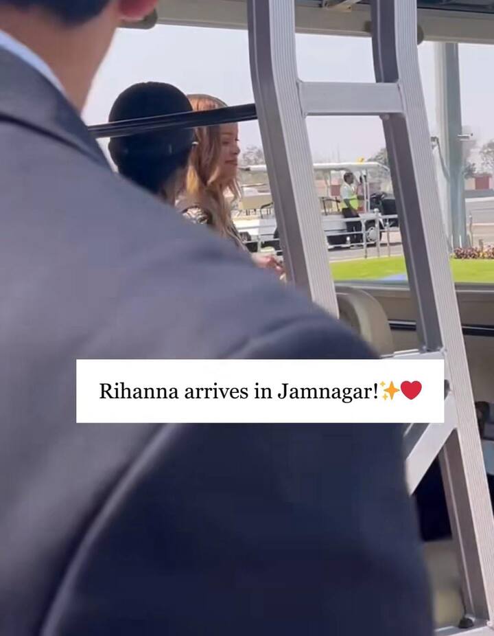 ਉਸ ਨੇ ਆਪਣੇ ਵਾਲ ਖੁੱਲ੍ਹੇ ਰੱਖੇ ਹੋਏ ਸਨ ਅਤੇ ਸਨਗਲਾਸ ਪਹਿਨੀ ਹੋਈ ਸੀ। ਇਸ ਤੋਂ ਇਲਾਵਾ ਉਸਦੇ ਹੱਥ ਵਿੱਚ ਇੱਕ ਛੋਟਾ ਬੈਗ ਵੀ ਨਜ਼ਰ ਆ ਰਿਹਾ ਹੈ।