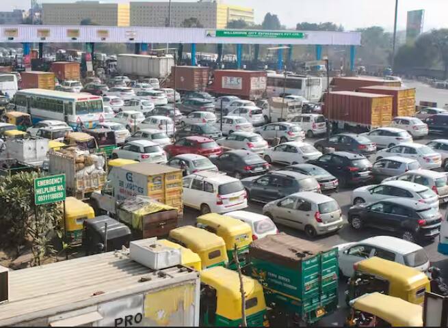 ਜੇਕਰ ਤੁਹਾਡਾ ਫਾਸਟੈਗ ਕੰਮ ਨਹੀਂ ਕਰ ਰਿਹਾ ਹੈ ਅਤੇ ਖਰਾਬ ਹੋ ਗਿਆ ਹੈ ਤਾਂ ਬੈਂਕ ਤੁਹਾਨੂੰ ਇੱਕ ਹੋਰ ਫਾਸਟੈਗ ਜਾਰੀ ਕਰੇਗਾ ਅਤੇ ਪਹਿਲਾ ਫਾਸਟੈਗ ਬੰਦ ਕਰ ਦਿੱਤਾ ਜਾਵੇਗਾ। ਜੇਕਰ ਬੈਂਕ ਤੁਹਾਡੀ ਮਦਦ ਨਹੀਂ ਕਰ ਰਿਹਾ ਹੈ, ਤਾਂ ਤੁਸੀਂ NETC ਦੇ ਟਵਿੱਟਰ ਹੈਂਡਲ ਜਾਂ ਹੈਲਪਲਾਈਨ ਨੰਬਰ 'ਤੇ ਇਸ ਬਾਰੇ ਸ਼ਿਕਾਇਤ ਕਰ ਸਕਦੇ ਹੋ।