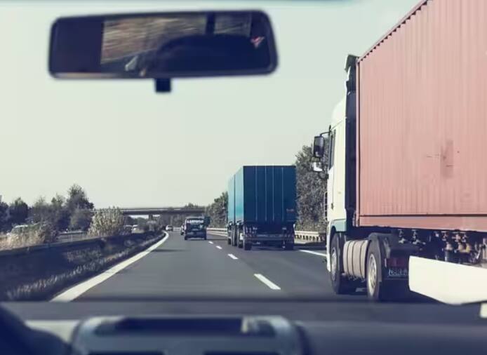 ਦੇਸ਼ ਵਿਚ ਚੱਲਣ ਵਾਲੇ ਸਾਰੇ ਵਾਹਨਾਂ 'ਤੇ ਫਾਸਟੈਗ ਲਗਾਉਣਾ ਲਾਜ਼ਮੀ ਹੈ, ਫਾਸਟੈਗ ਤੋਂ ਬਿਨਾਂ ਕਿਸੇ ਨੂੰ ਦੁੱਗਣਾ ਟੋਲ ਟੈਕਸ ਦੇਣਾ ਪੈਂਦਾ ਹੈ।