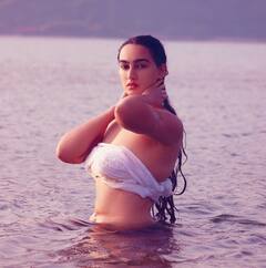 Megha Shukla Photos: કડકડતી ઠંડીમાં મેઘા શુક્લાએ પાણીમાં લગાવી આગ, જુઓ તસવીરો