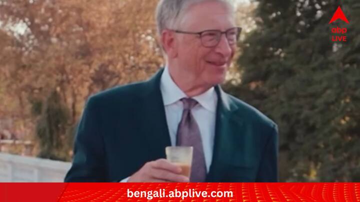 এমনিই জাঁকজমকপূর্ণ 'লুক' তাঁর যে অনেকে ডলিকে 'ভারতের জ্যাক স্প্যারো' বলেও ডাকছেন। তাঁর নিজস্ব সোশ্যাল মিডিয়া প্রোফাইল রয়েছে। সেখানেও একাধিক ভিডিও রয়েছে। কোথাও 'ফ্যান'-দের সঙ্গে 'পোজ' দিতে দেখা যাচ্ছে তাঁকে, কোথাও আবার একসঙ্গে হইহই করতে দেখা যাচ্ছে তাঁদের।  (ছবি:Bill Gates Instagram)