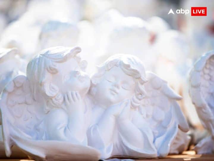 क्या होते हैं एंजल नंबर, एंजल नंबर को हम गॉडिंग नंबर भी कह सकते हैं. यह नंबर हमें हमारे बारे में बताते हैं. साथ ही एंजल नंबर हमारा मार्ग दर्शन करते हैं.