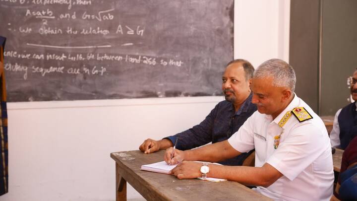 टाइम्स ऑफ इंडिया की खबर के मुताबिक, हरि कुमार ने पांचवीं तक सैकरेड हार्ट कॉन्वेंट स्कूल में पढ़ाई की थी, जिसकी वजह से उन्हें तिरुवनंतपुरम के किसी स्कूल में छठी क्लास में दाखिला नहीं मिल रहा था. उस वक्त कार्मेल कॉन्वेंट स्कूल ने ही उन्हें विशेष परिस्थितियों में एडमिशन दिया था.