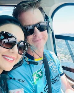 प्रीति जिंटा की शादी को 8 साल हुए पूरे, डिंपल गर्ल ने यूं लुटाया अपने पति पर प्यार, ऋतिक ने किया रिएक्ट