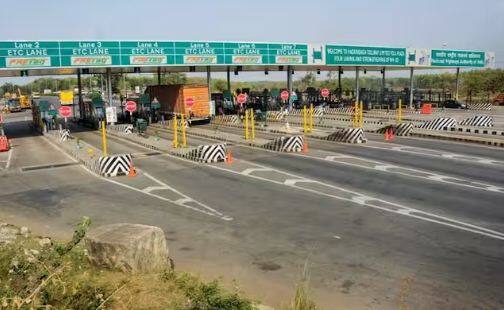 NHAI ਭਾਵ ਨੈਸ਼ਨਲ ਹਾਈਵੇਅ ਅਥਾਰਟੀ ਆਫ ਇੰਡੀਆ (National Highway Authority of India) ਨੇ ਲੋਕਾਂ ਨੂੰ ਵੱਡੀ ਰਾਹਤ ਦਿੰਦਿਆਂ One Vehicle, One FASTag ਦੀ ਸਮਾਂ ਸੀਮਾ ਵਧਾ ਦਿੱਤੀ ਹੈ। ਪਹਿਲਾਂ ਇਹ 29 ਫਰਵਰੀ ਨੂੰ ਖਤਮ ਹੋ ਰਿਹਾ ਸੀ, ਜਿਸ ਨੂੰ ਹੁਣ 31 ਮਾਰਚ 2024 ਤੱਕ ਵਧਾ ਦਿੱਤਾ ਗਿਆ ਹੈ।
