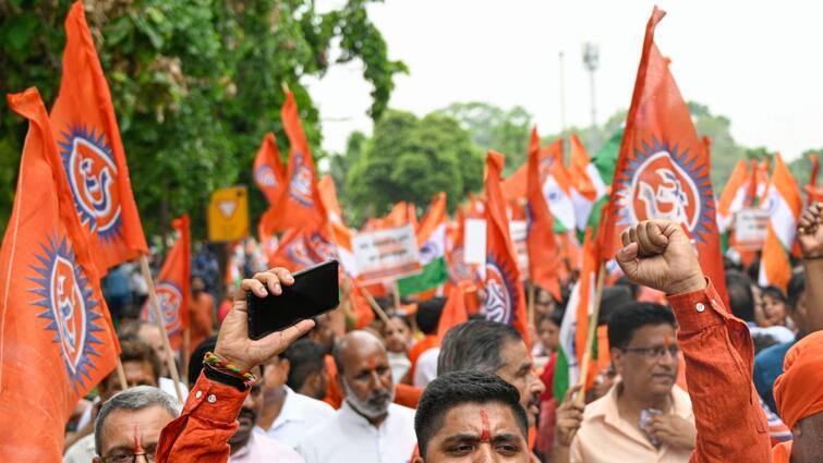 MP: धार में टीचर को 'जय श्री राम' बोलने से रोका, हिंदू संगठन ने किया विरोध तो डायरेक्टर ने मांगी माफी MP teacher stopped from saying Jai Shri Ram in Dhar Hindu organization protested then director apologized ANN MP: धार में टीचर को 'जय श्री राम' बोलने से रोका, हिंदू संगठन ने किया विरोध तो डायरेक्टर ने मांगी माफी