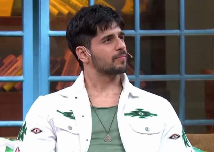 बॉलीवुड एक्टर सिद्धार्थ मल्होत्रा की फिल्में थिएटर्स में नकार दी जाती हैं लेकिन ओटीटी पर हिट हो जाती हैं. इसका सबसे बड़ा उदाहरण फिल्म शेरशाह है जो आज भी लोग पसंद करते हैं.