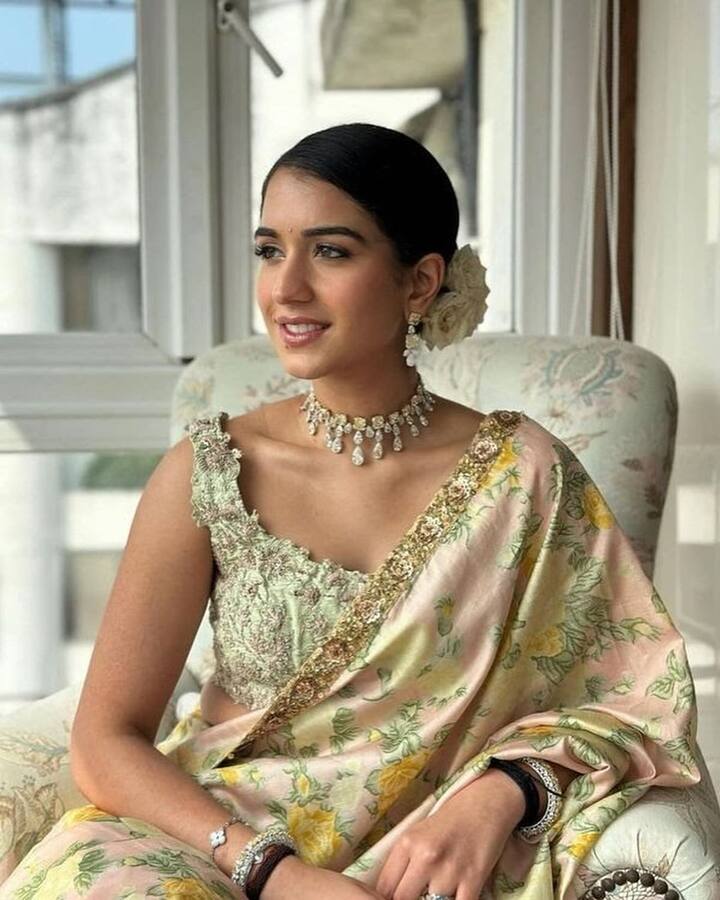 వీరి వెడ్డింగ్ అందరికీ గుర్తుండి పోయేలా భారతీయ వంటకాలతో పాటు జపనీస్, మెక్సికన్, థాయ్, పార్సీ ఇలా పలు సంప్రదాయ వంటలను చేయిస్తున్నట్లు తెలుస్తోంది.(Images Sources : Instagram/ bridestodayin)