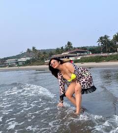 kishwer merchant: કિશ્વર મર્ચન્ટનો હોટ બિકિની લૂક વાયરલ, કેમેરા સામે આપ્યા કાતિલ પોઝ