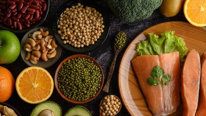 add these 5 super foods in your diet to boost immunity बदलते मौसम में खाएं ये 5 सुपर फूड्स, इम्युनिटी बूस्ट के साथ ही मिलेंगे अनेकों फायदे